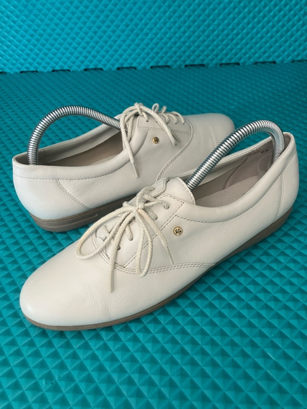 Easy Spirit Women's Almond Motion leather oxford sneakers | 7